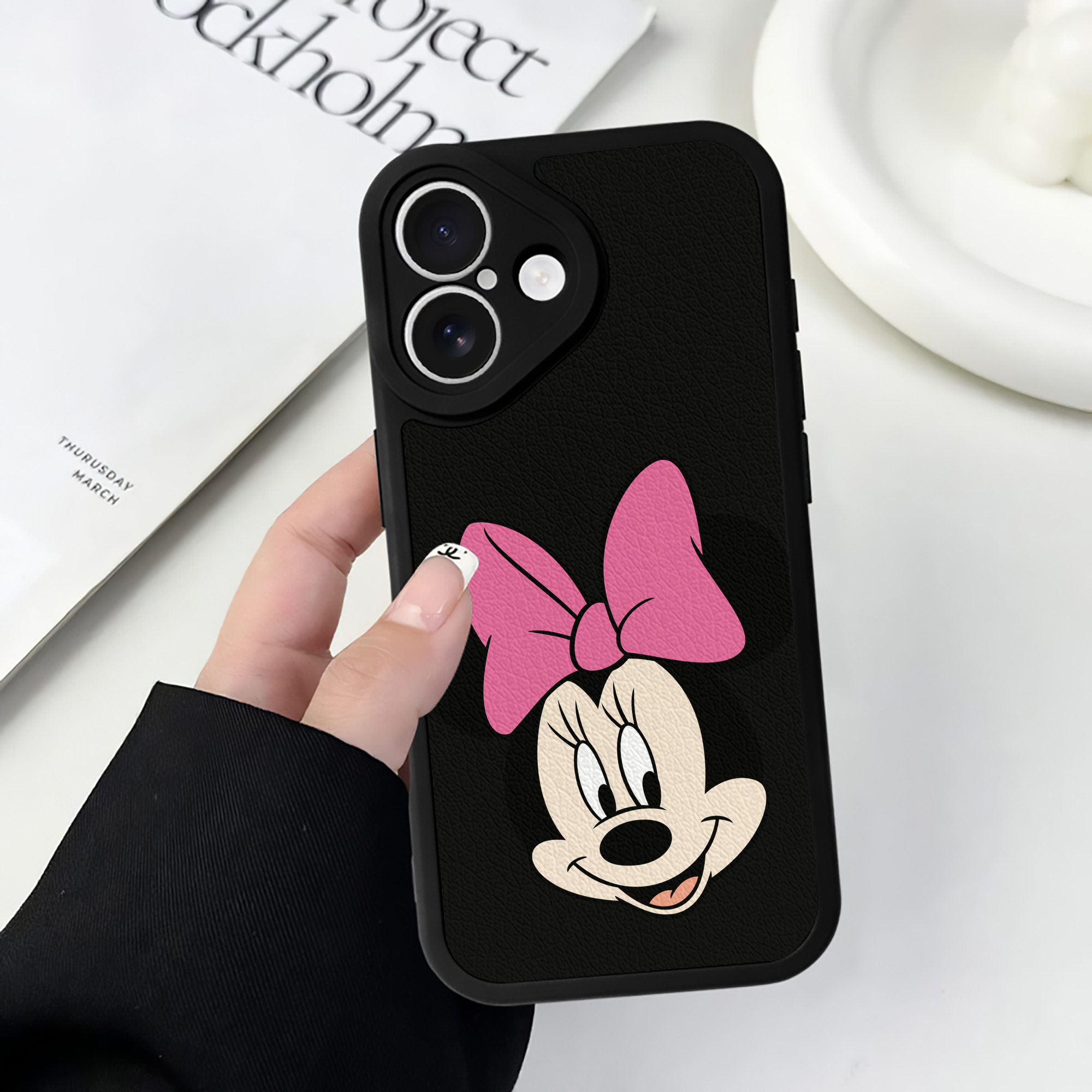 （画像用） ミッキーマウス Mickey Mouse 【iPhone 16シリーズ対応】シリコンスマホケース（レザー調） 材質：シリコン